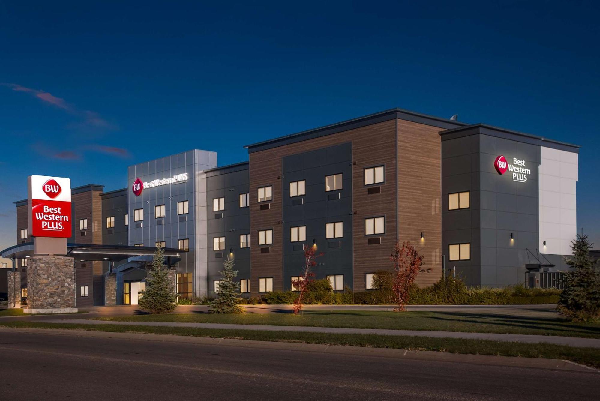 Best Western Plus Winkler Hotel Exterior photo