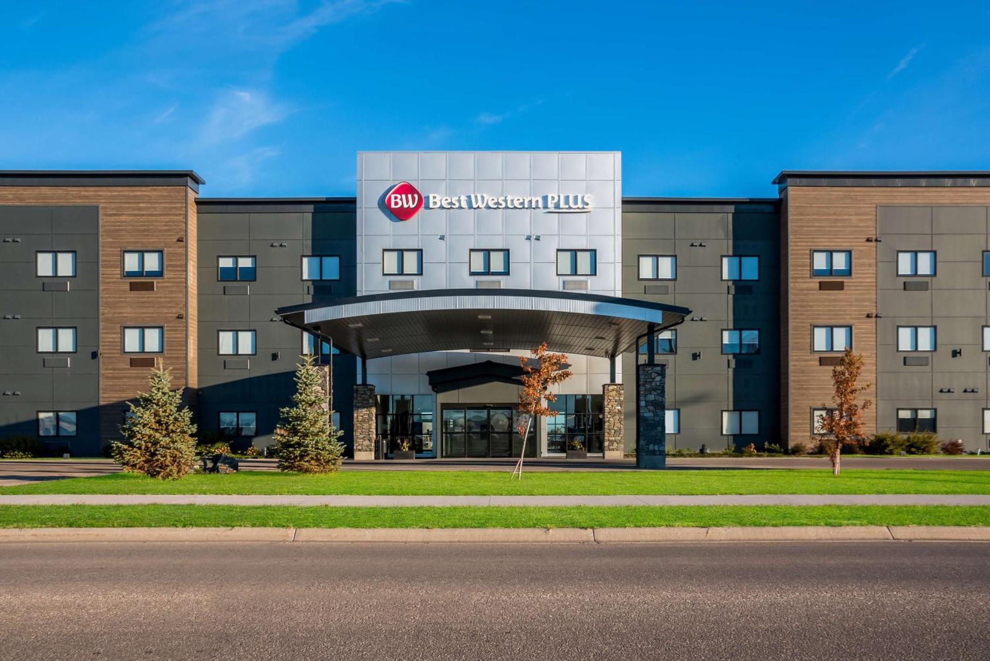 Best Western Plus Winkler Hotel Exterior photo